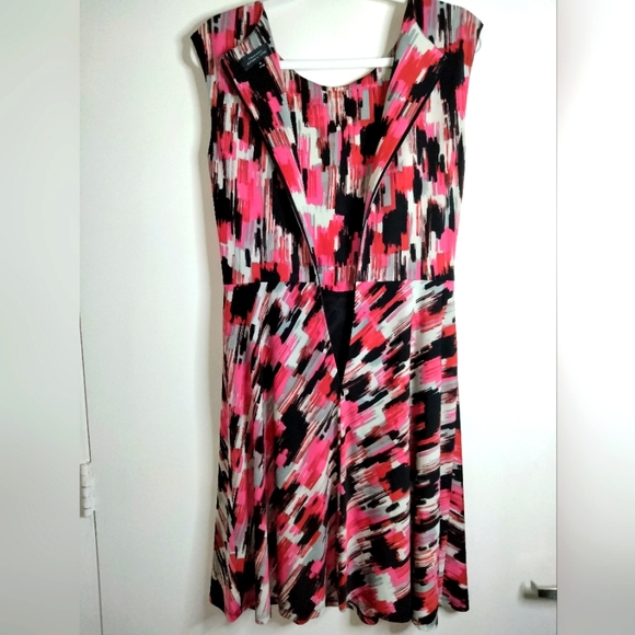 Tahari (Size 4) Multicolor Paintbrush Pattern Gold Hardware Accent Sheath Dress - Picture 10 of 11